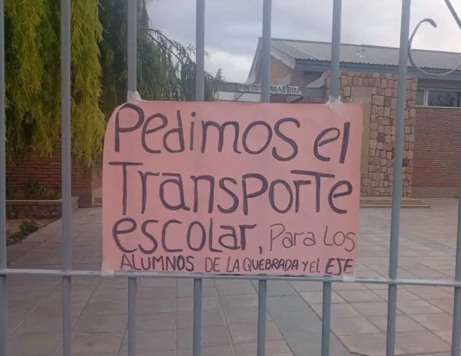 Padres tomaron una escuela secundaria