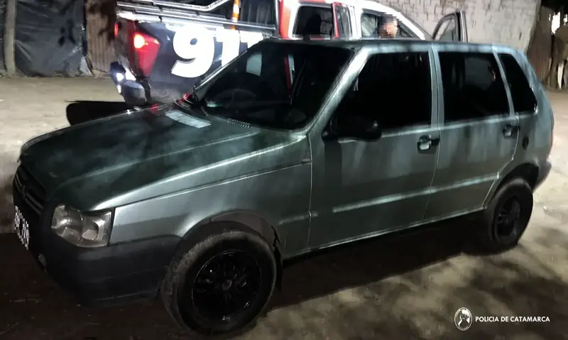 Rompieron el blindex de una farmacia a la madrugada, saquearon la caja y cayeron tras una persecución en la zona sur