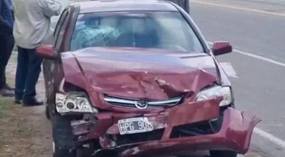 Un funcionario judicial habría provocado el siniestro tras pasar en rojo y alcoholizado en la Ruta N° 1