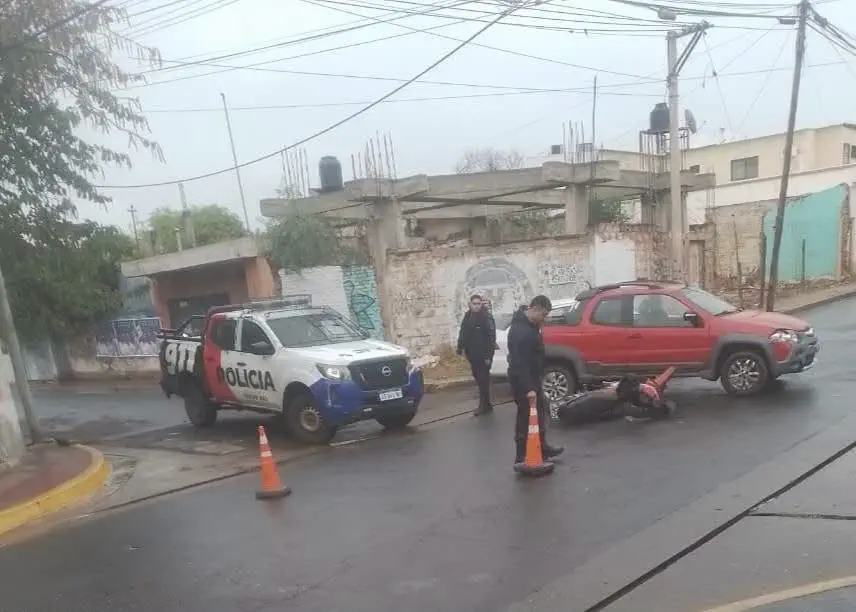 Un motociclista resultó herido en un choque en el centro