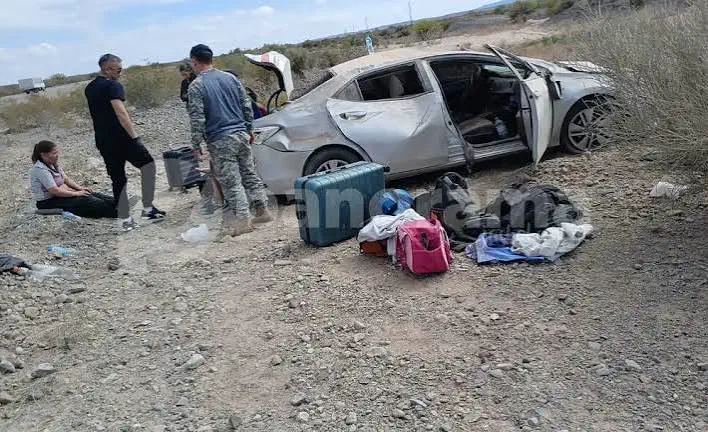 Vuelco y tensión en la Ruta 40: un auto con catamarqueños despistó en San Juan y hay dos heridos internados