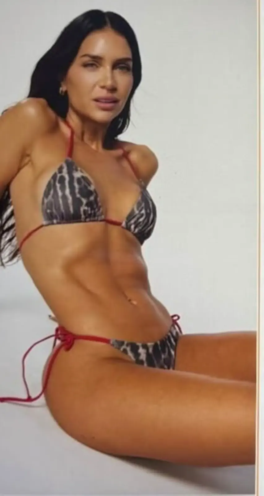 Zaira Nara anticipó el verano27 con las microbikinis en tendencia: animal print, bicolor y arandela